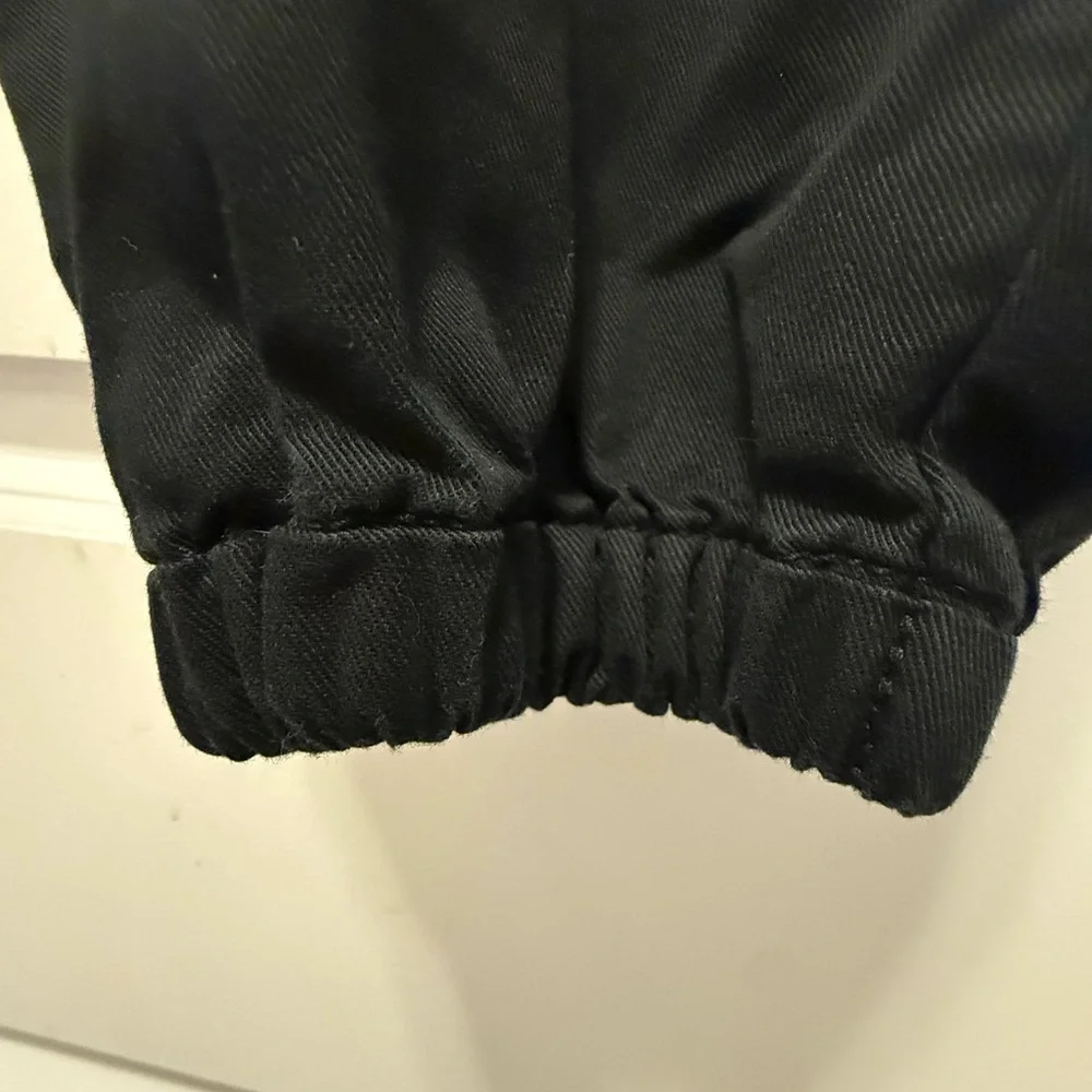 Women’s black Levi pull on pants - Picture 2 of 4